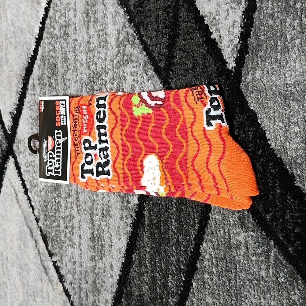 THE ORIGINAL TOP RAMEN NISSIN MENS CREW SOCKS 6-12